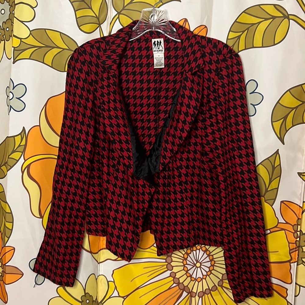 B22 Runway mmc red and black houndstooth blazer size 11